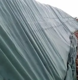 Pryzma buraków zabezpieczona agrowłókniną